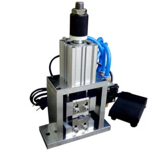 アルミホイルをトリミングします