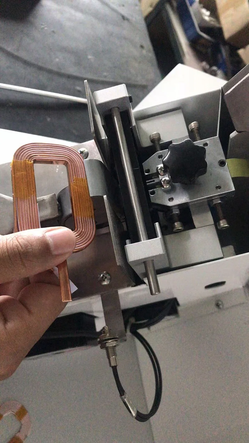 ワイヤーコイル用テーピングマシン、半自動粘着テープラッピングワイヤーコイルマシン