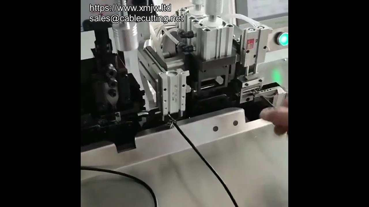 多芯連続ケーブル剥離圧着機 | マルチピン端子自動加工機