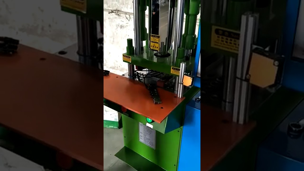 35トン パッチコード用 プラスチック射出成形機｜高精度・自動化生産