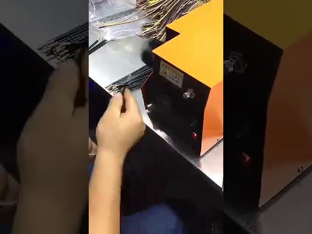 ケーブルシールドブラシ整線・ツイスト機 WPM-03B | 自動化ケーブル処理
