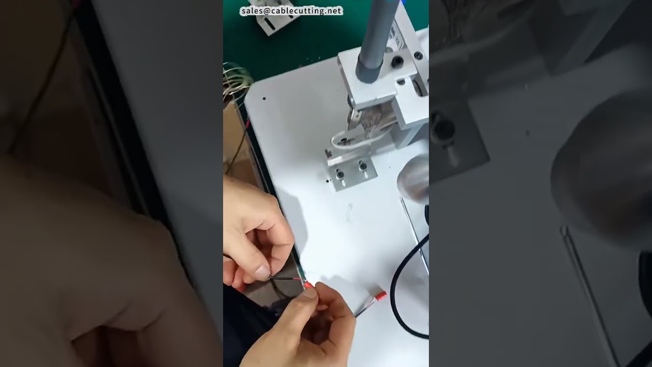 自動はんだ付け機 独自設計クリップ搭載で効率化