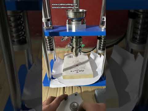 20g小型縦型射出成形機 - ABS・PP・PC・AS・PE・PET・PVC対応 USB充電ヘッド等の小部品製造に最適