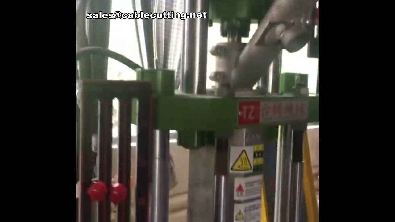 データケーブル成形に最適！高性能プラスチック射出成形機 | 自動化生産ライン
