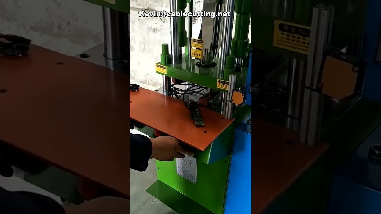 新品 55トン プラスチック製フォーク・ナイフ・スプーン製造機 | スプーンフォーク成形機 | プラスチックカトラリー成形