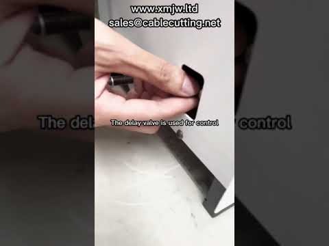 非調整ナイフ式エア駆動被覆剥離機の操作動画 | 精密ワイヤー加工